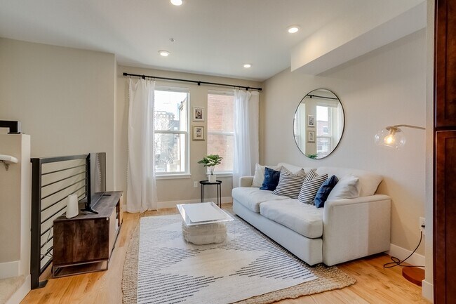 Building Photo - 2426 Welton St