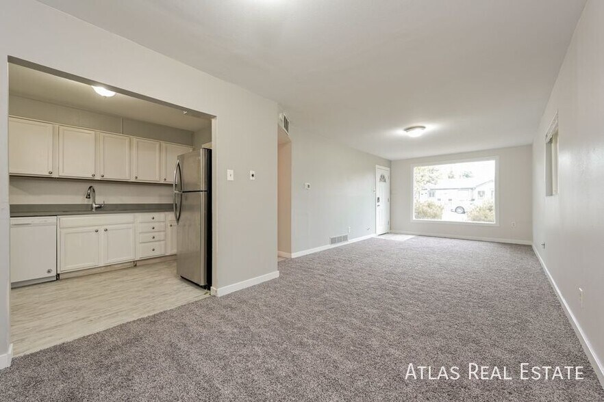 Building Photo - 1092 Worchester St