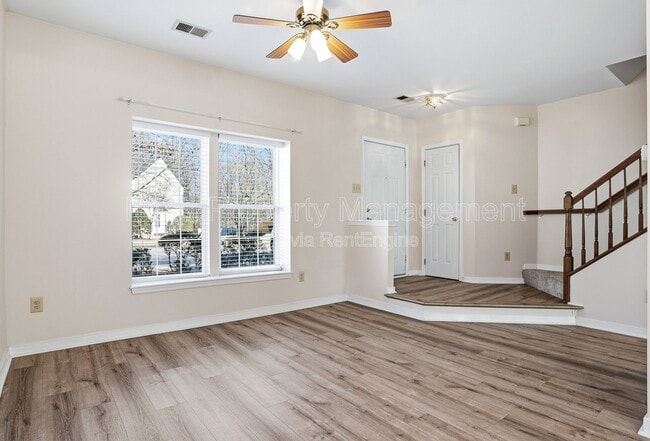 Building Photo - 2930 Queensland Dr