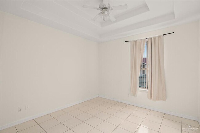 Building Photo - 14 Scottland Dr