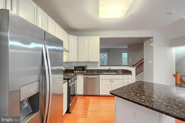 Building Photo - 8820 Papillon Dr