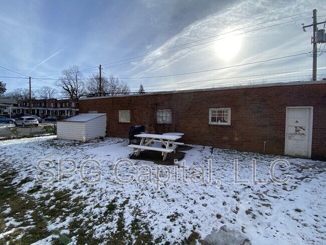 Building Photo - 2015 Market St