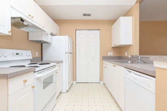 Building Photo - 821 Grand Regency Pointe