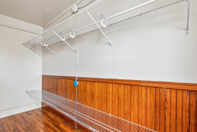 Building Photo - 4 Elm St