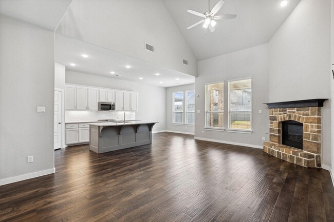 Building Photo - 1305 Swan Trl