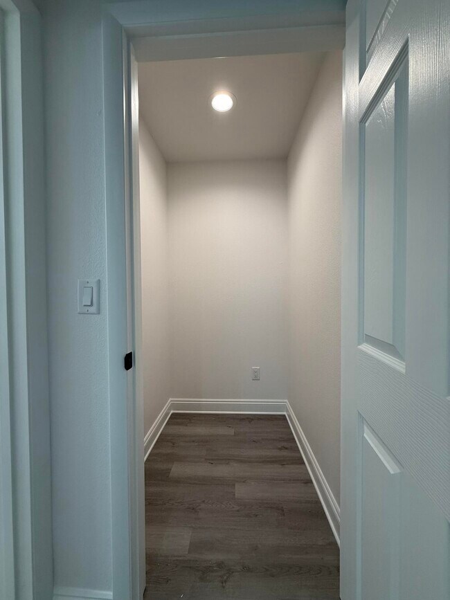 Building Photo - 32 Constitution Ave