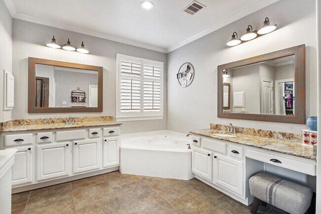 Building Photo - 10611 Red Cedar Hollow Dr