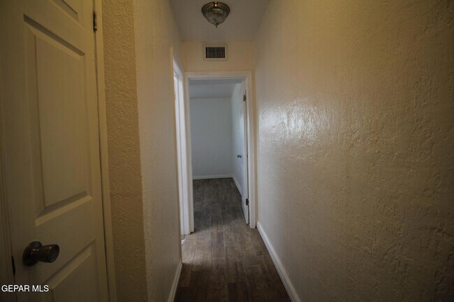 Building Photo - 2529 Jackson Ave