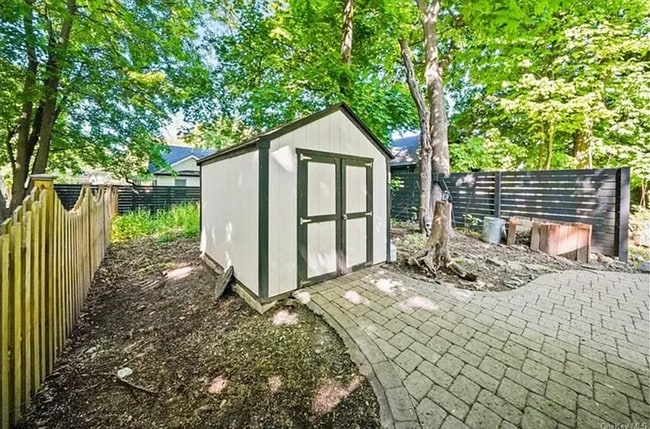 Building Photo - Open House Sunday 10/5/25 1pm to 3pm:  Bea...