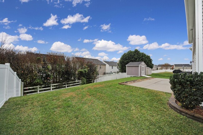 Building Photo - Stunning 5 Bed 3 Bath home in Davidson!