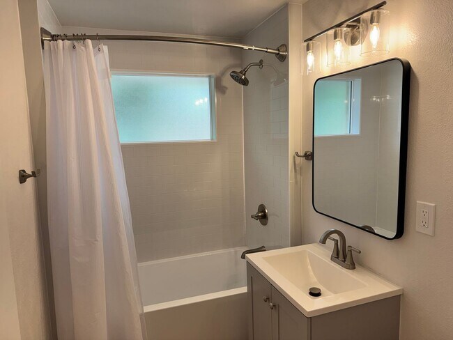 Building Photo - NEWLY REMODELED 3 Bed 2 Bath Home of Linden in Boulder-Available NOW!