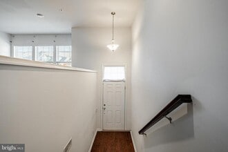 Building Photo - 33 Addison Ln