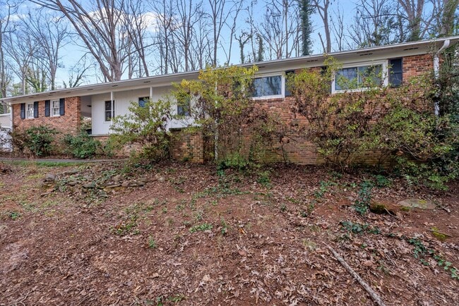 Building Photo - Charming 3-bedroom, 2-bath traditional home situated less than two miles from Clemson University!