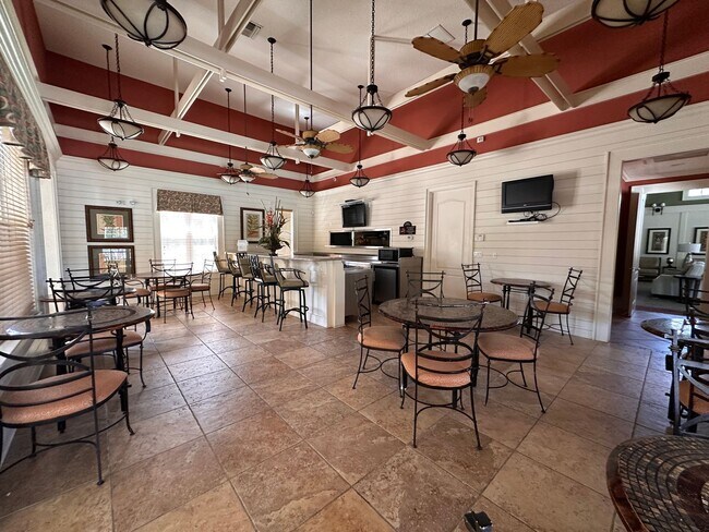 Building Photo - 45 Riverview Bend S