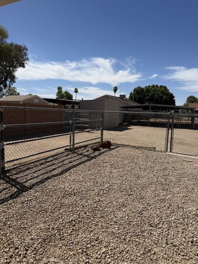 Building Photo - Horse Property 3 bedroom, 2 Bath