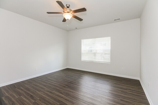 Building Photo - Charming 3 Bedroom Home in Wilmington