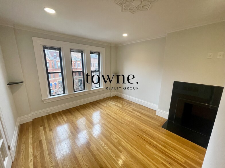 Building Photo - 215 Newbury St