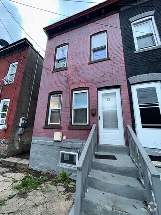 Building Photo - 2 bed newly renovated