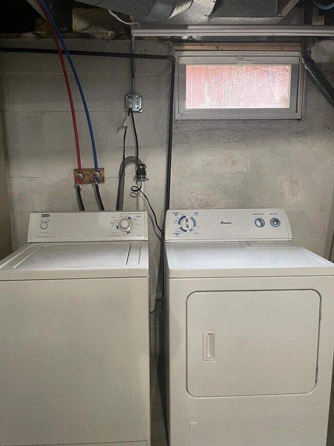 Building Photo - 1909 S Brookfield St