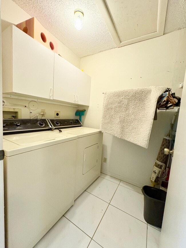 Building Photo - 8279 Summerbreeze Ln