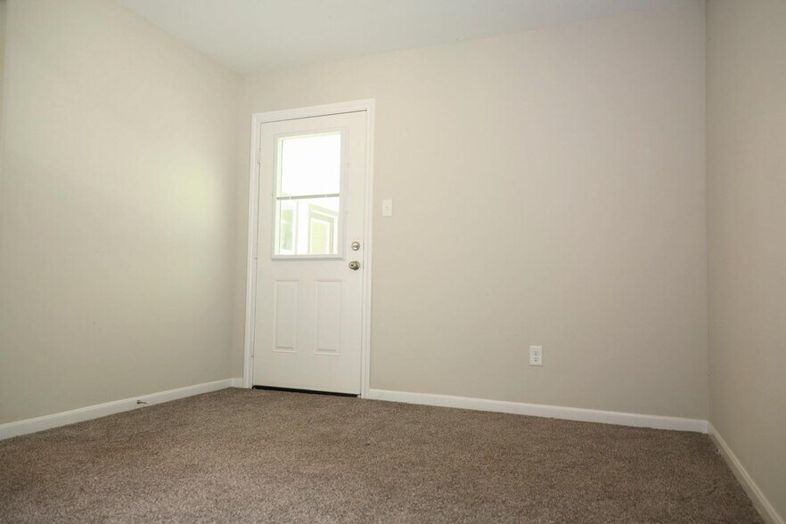 Building Photo - 131 Feldspar Ln