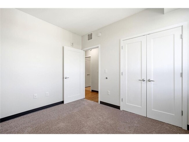 Building Photo - 2318 Jefferson St NE