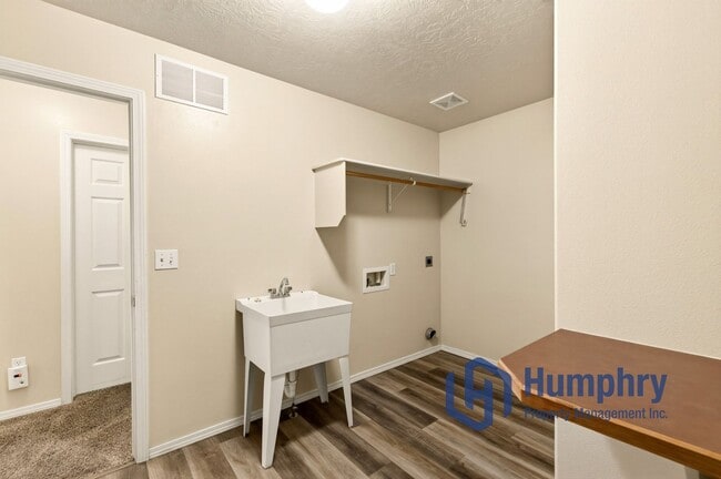 Building Photo - 3527 E Hand Cart Ln