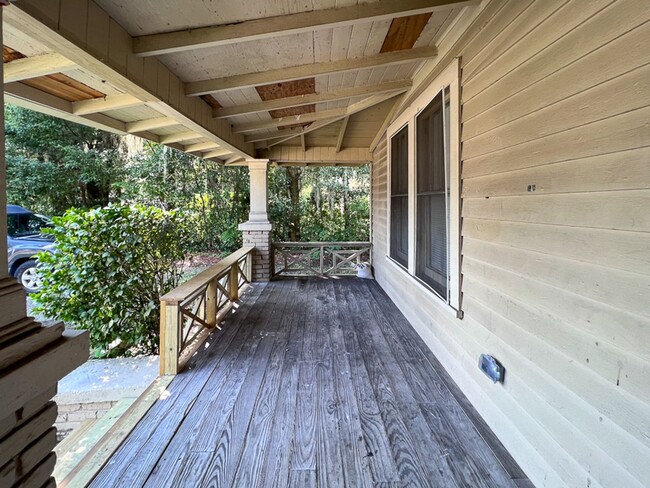 Building Photo - PET FRIENDLY Recently Updated 4-Bedroom, 3...