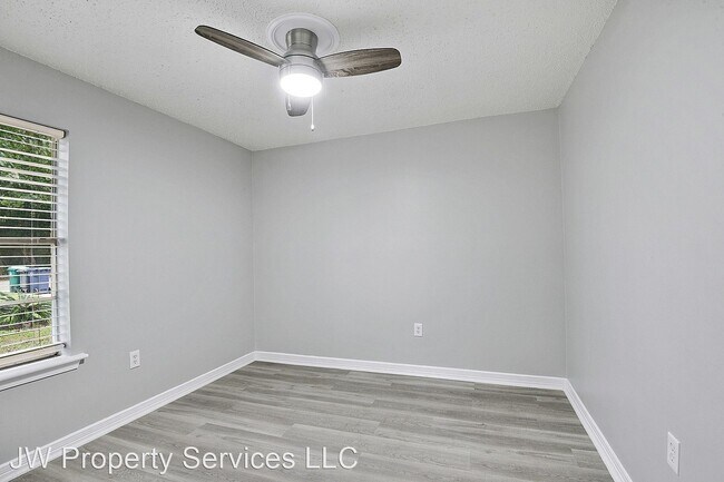 Building Photo - 3 br, 1 bath House - 845 Pine Street