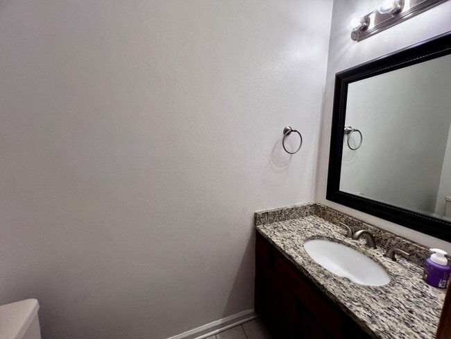 Building Photo - Come see this gorgeous townhouse in the desirable Ocean Lakes community!