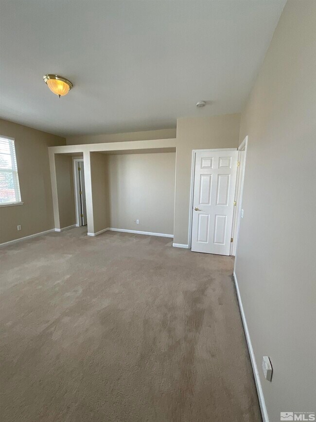 Building Photo - 2847 Falcon Ridge Dr