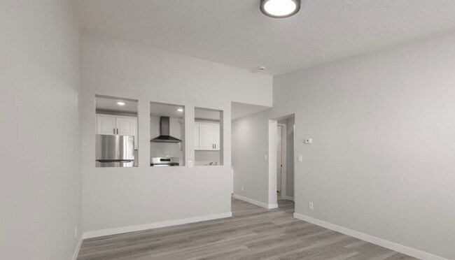 Building Photo - Springtree Gardens Condo