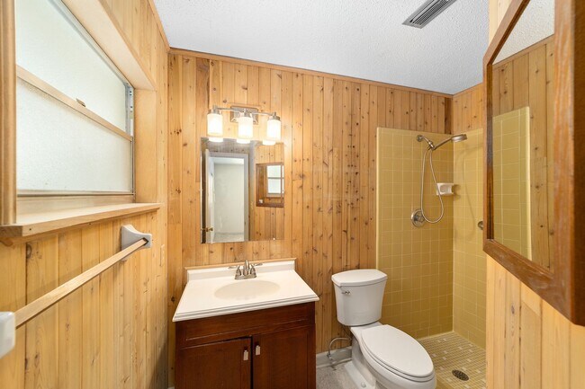 Building Photo - Beautiful 3/2 home in fantastic NW locatio...