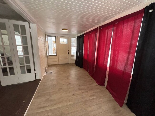 Building Photo - 3 bedroom 1.5 bath Single Family Home | CMHA Section 8 and EDEN Welcomed