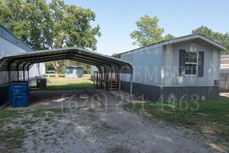 Building Photo - 2 Bedroom, 2 Bath