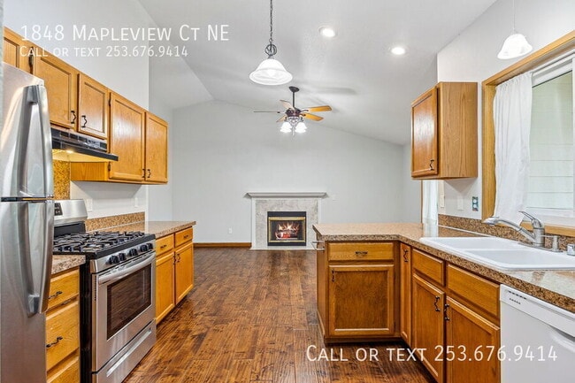 Building Photo - 1848 Mapleview Ct NE