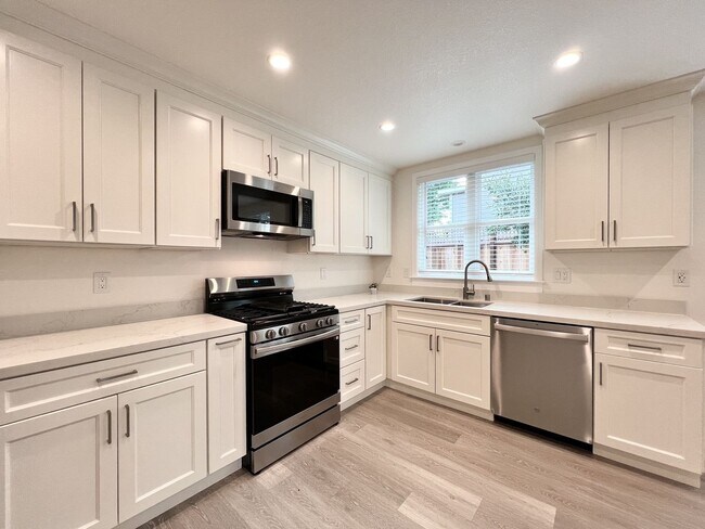 Building Photo - 847 Central Ave