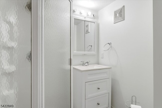 Building Photo - 260 Walnut St