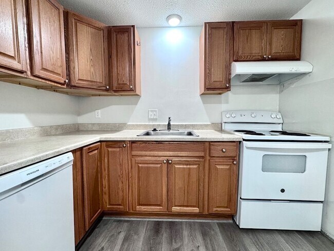 Building Photo - 50-58 Walnut Street Unit 12