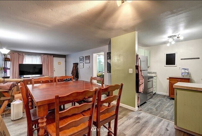 Building Photo - 240 S 152nd St