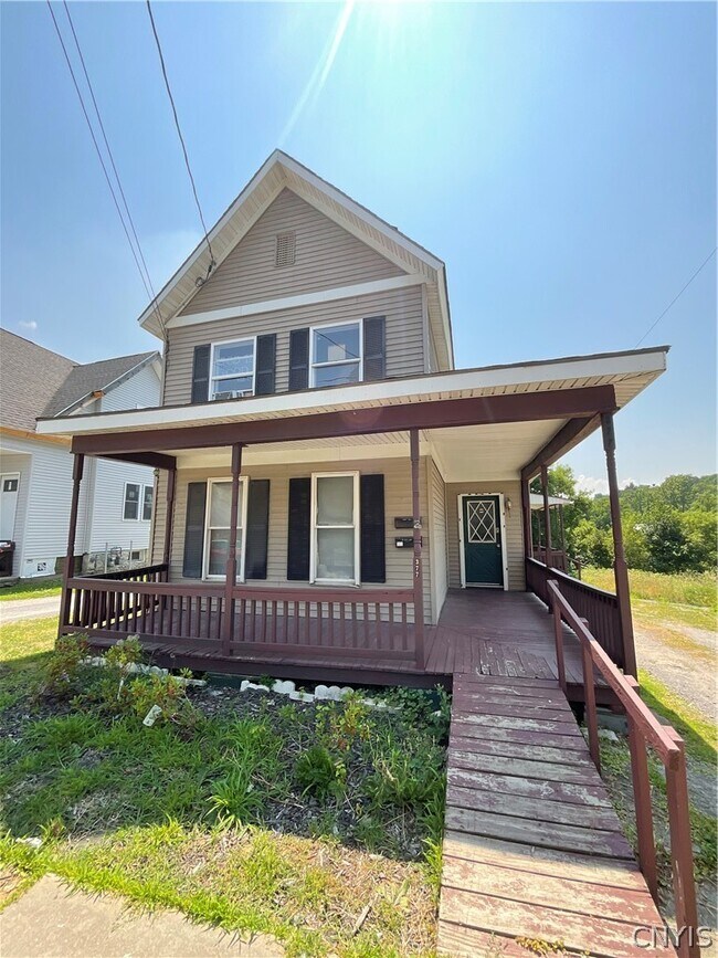 Building Photo - 377 W Main St