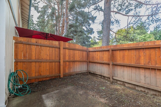 Building Photo - 12387 SW Walnut St