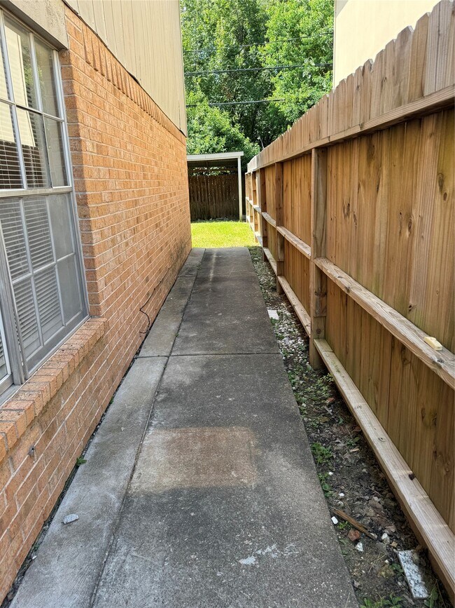 Building Photo - 6604 Tamar Dr