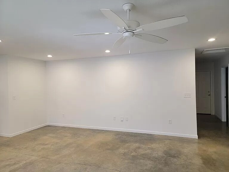 Building Photo - 244 Skylane Dr