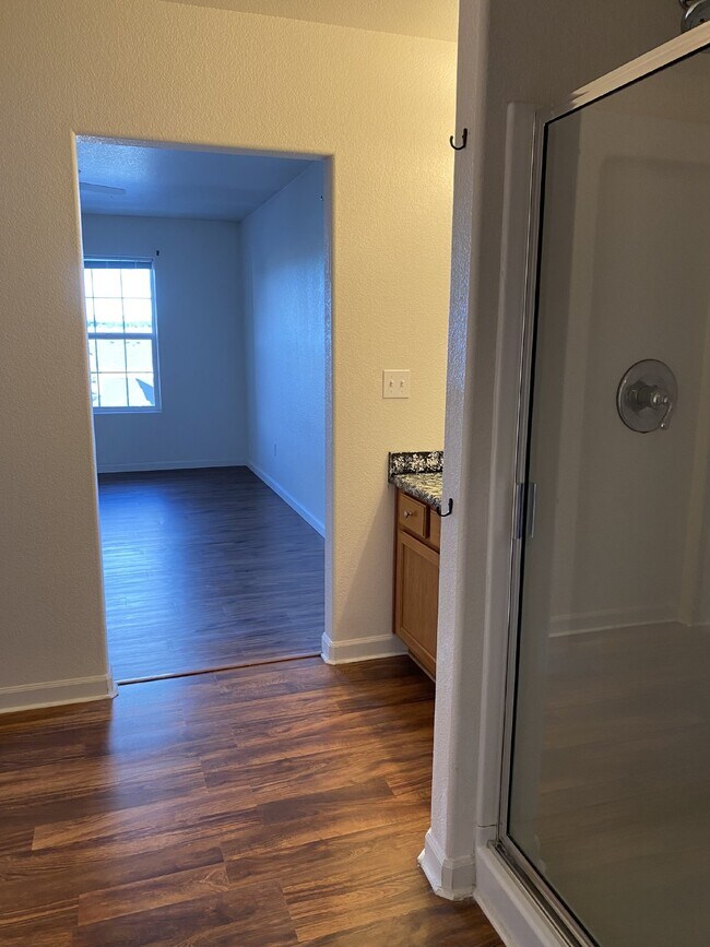 Building Photo - 2 Bedroom - Monetrey
