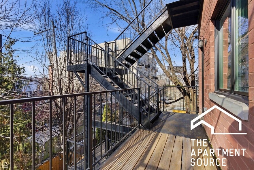 Building Photo - 952 N Racine Ave