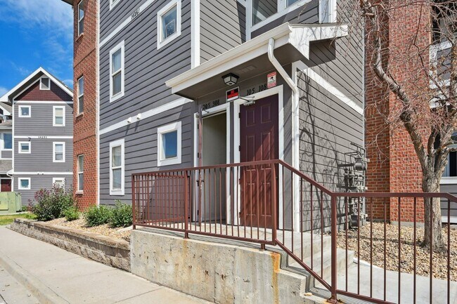 Building Photo - 3 Bedroom Condo in Aurora