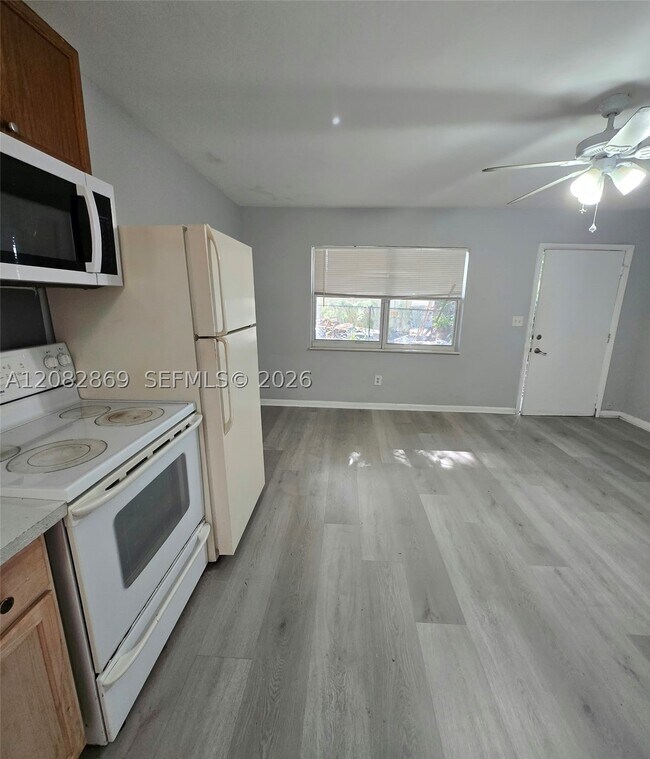Building Photo - 3981 SW 12th Pl