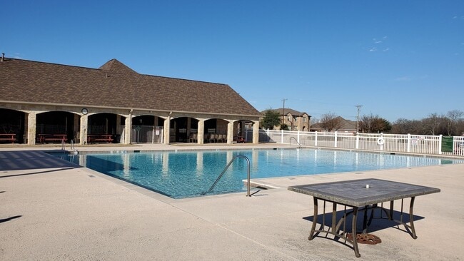 Building Photo - 1621 Colonial Dr