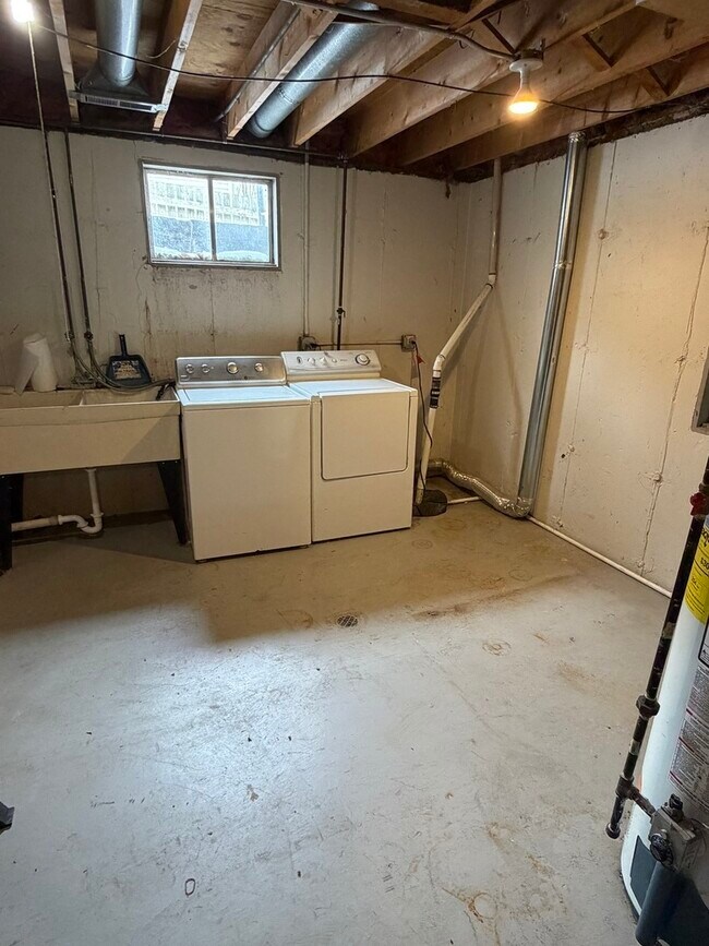 Building Photo - 1388 Gardina Vista